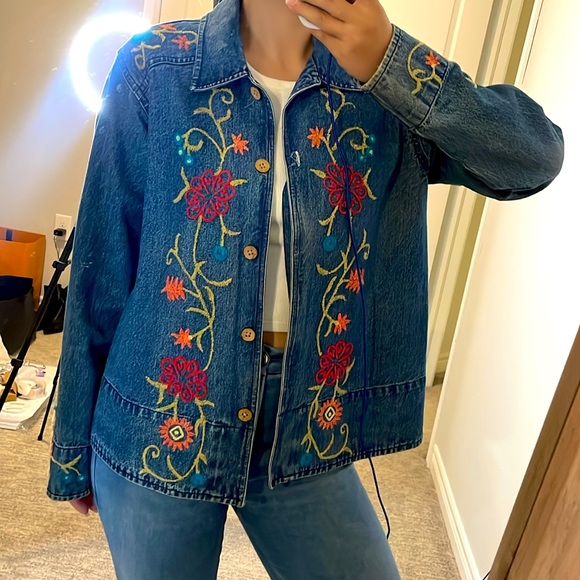 Beautiful denim jacket with floral embroidered handmade! 100👌% cotton Medium - Picture 12 of 12